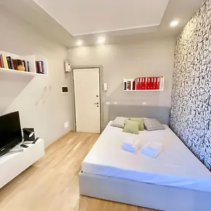  Appartamento Viale Umbria Colorful And Cosy Studio Italia